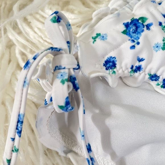 Wild Fable "Bikini Top in blue & white floral with ruffles" NWOT - Picture 3 of 5
